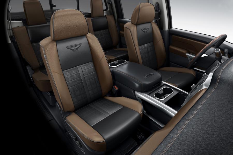 Интерьер Nissan Titan Crew Cab XD Platinum Reserve 2015 года  (фото 27 из 33)